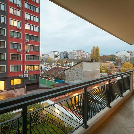 Modern And Bright Apartments Near Center - Free Parking Sofia Exterior foto