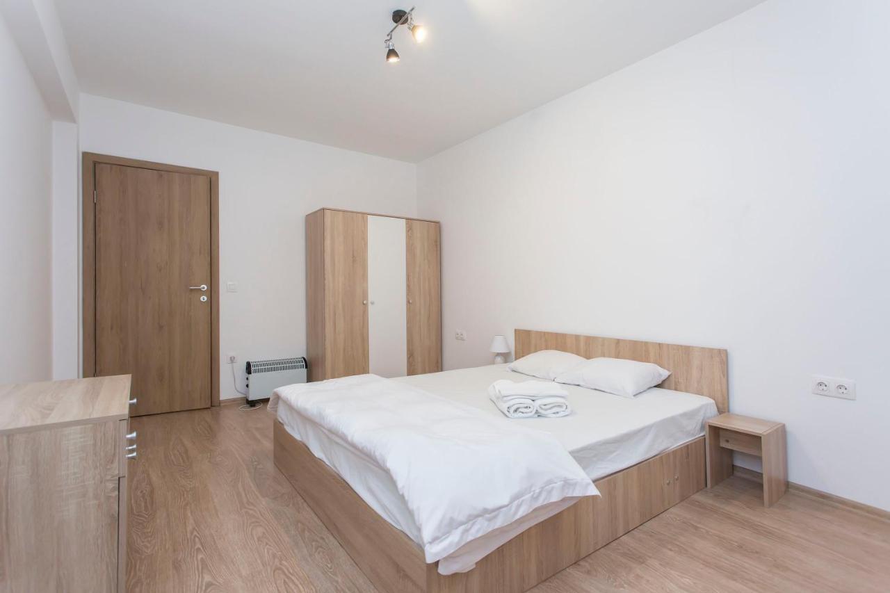 Modern And Bright Apartments Near Center - Free Parking Sofia Exterior foto
