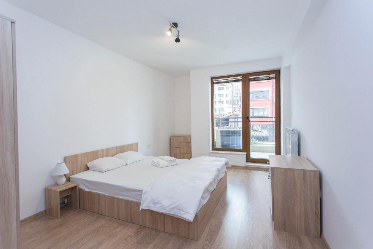 Modern And Bright Apartments Near Center - Free Parking Sofia Exterior foto