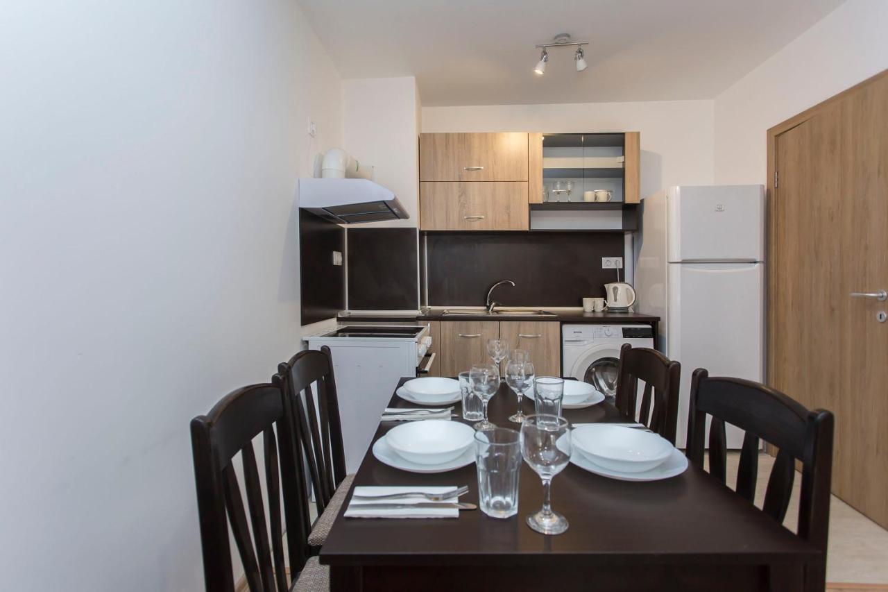 Modern And Bright Apartments Near Center - Free Parking Sofia Exterior foto