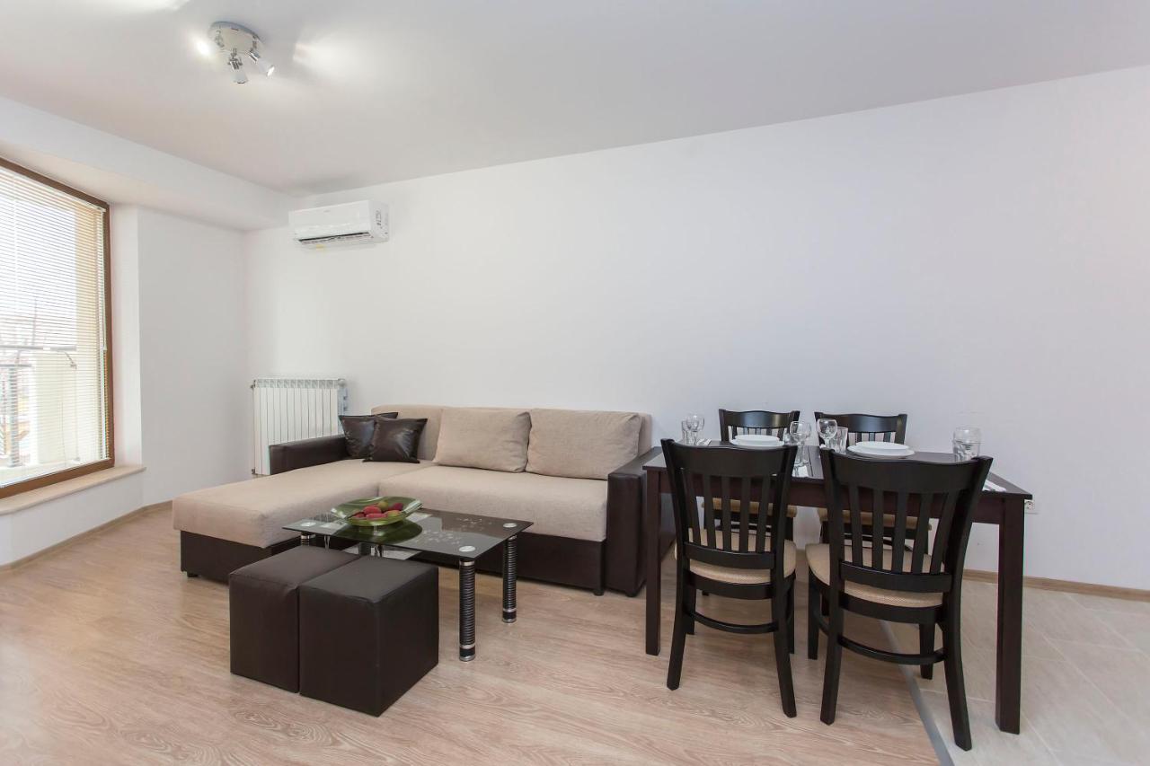 Modern And Bright Apartments Near Center - Free Parking Sofia Exterior foto