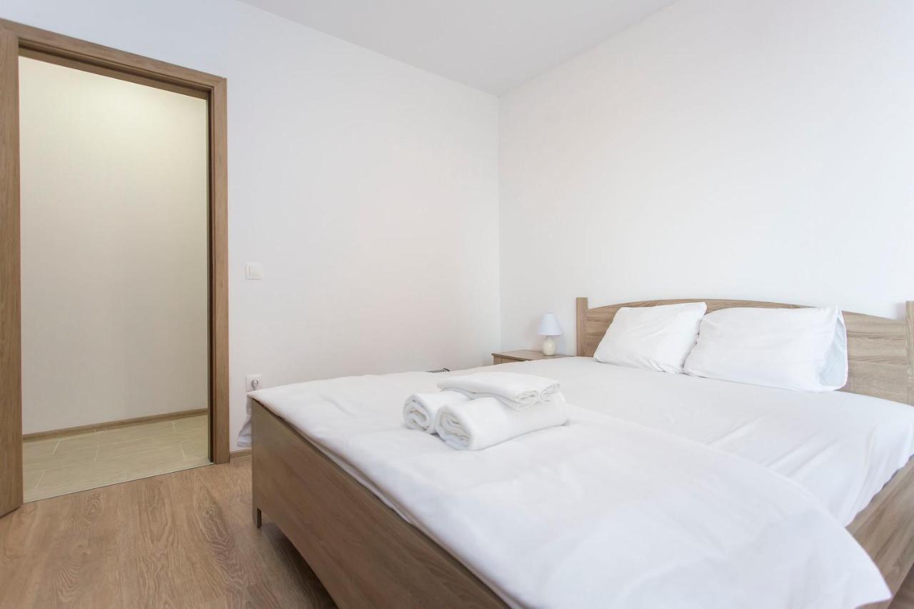 Modern And Bright Apartments Near Center - Free Parking Sofia Exterior foto