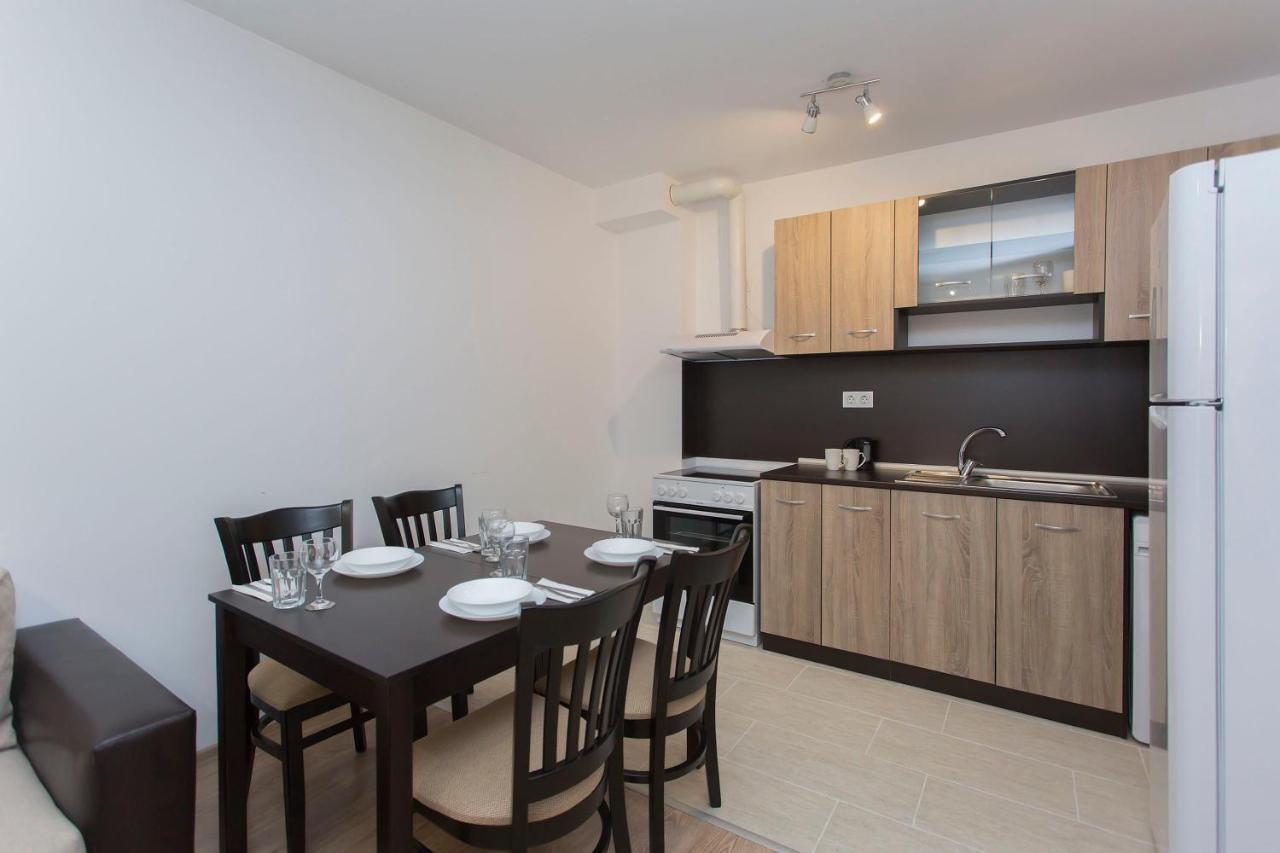 Modern And Bright Apartments Near Center - Free Parking Sofia Exterior foto