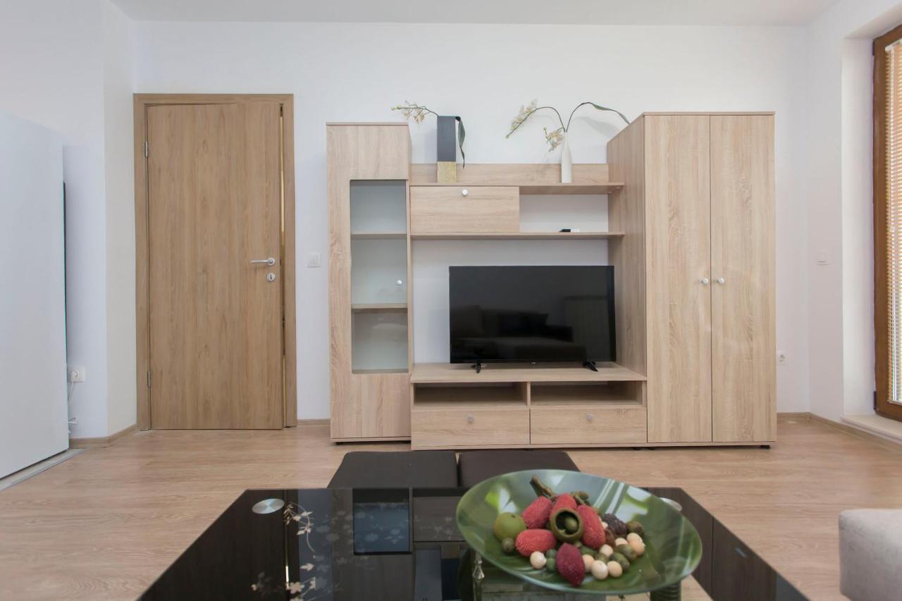 Modern And Bright Apartments Near Center - Free Parking Sofia Exterior foto